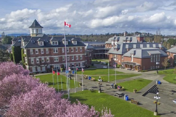 聖麥克中學 St. Michaels University School