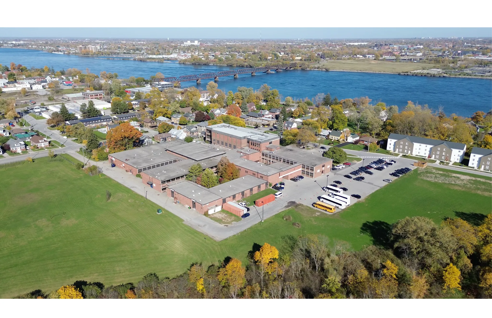 伊利堡學校 Fort Erie International Academy