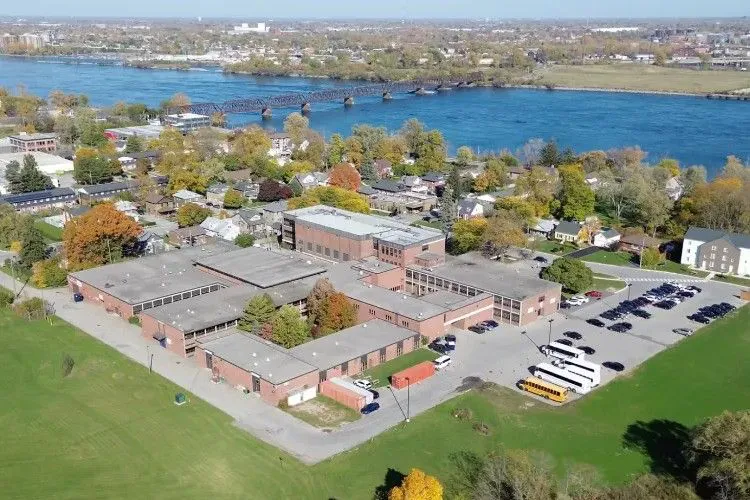 伊利堡學校 Fort Erie International Academy