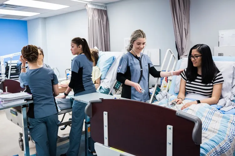 國際醫療護理助理有薪實習文憑課程 - Diploma Health Care Assistant Internationally Educated – Co-op