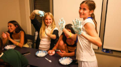 學生在校園內活動照片 1