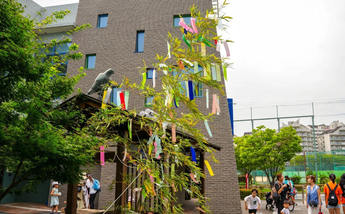 神戶加拿大學院校園一景與學生們