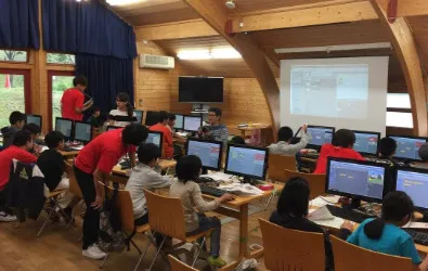 日本白馬國際學校Hakuba International School 電腦教室教學現場