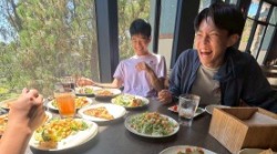 學生在校園內活動照片 2