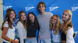 學生在校園內活動照片 1